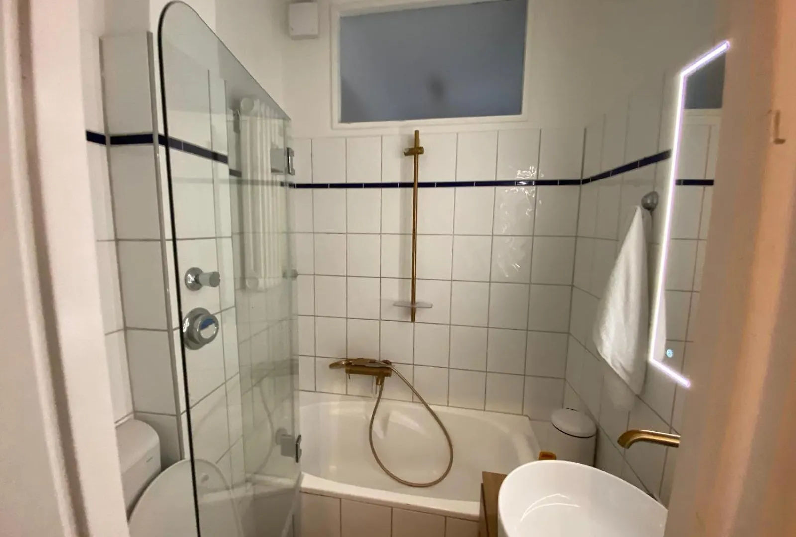 Einzimmerwohnung In Der Naehe Kudamms Und Location Gruenewald Berlin 0*,