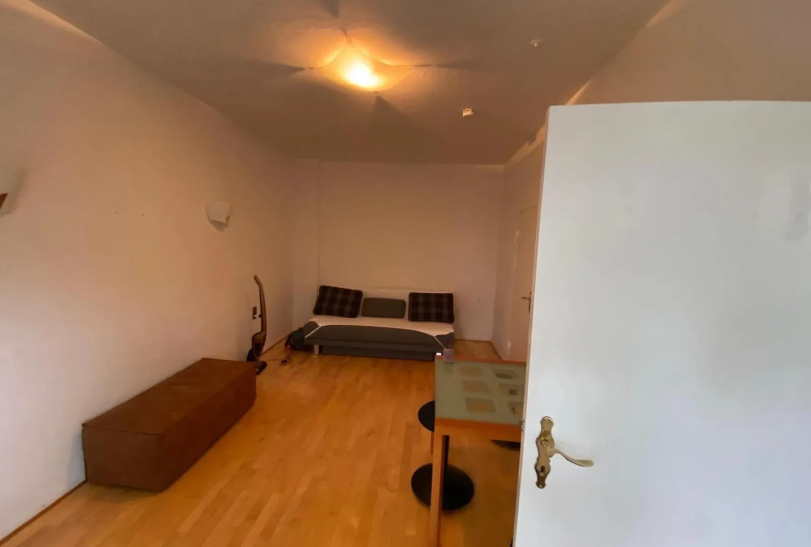 Einzimmerwohnung In Der Naehe Kudamms Und Location Gruenewald Berlin